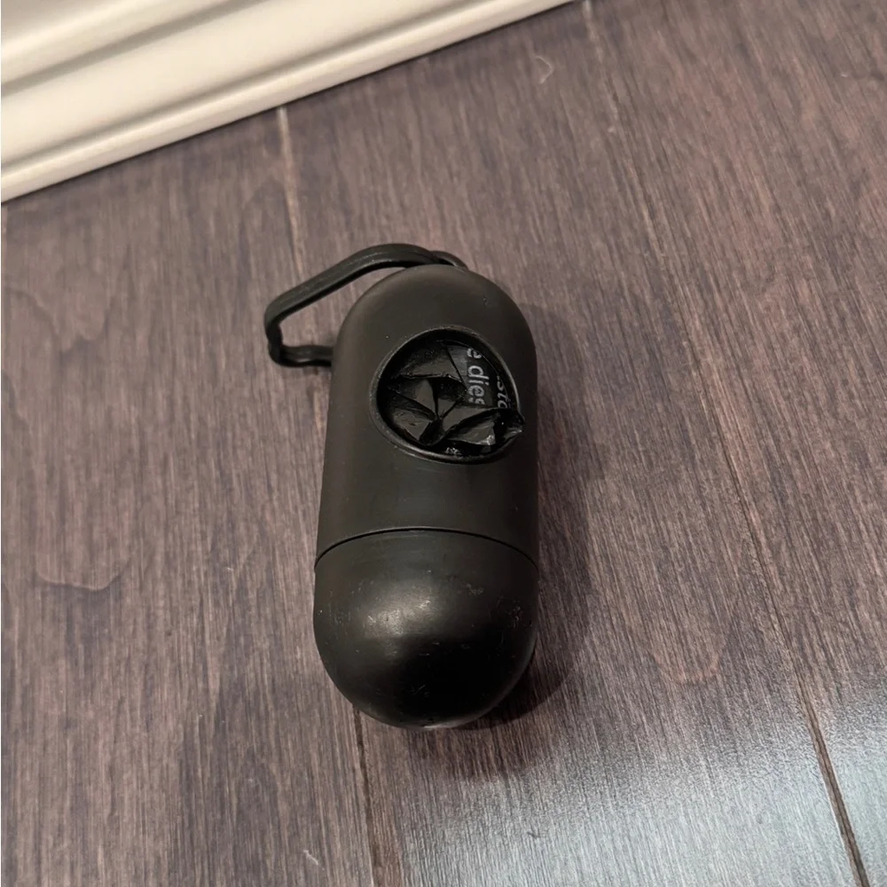 Black Dog Pet Poop Waste Bag Dispenser for Leash